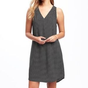 Old Navy Daisy Print Black and White Sleeveless V-neck Shift Dress